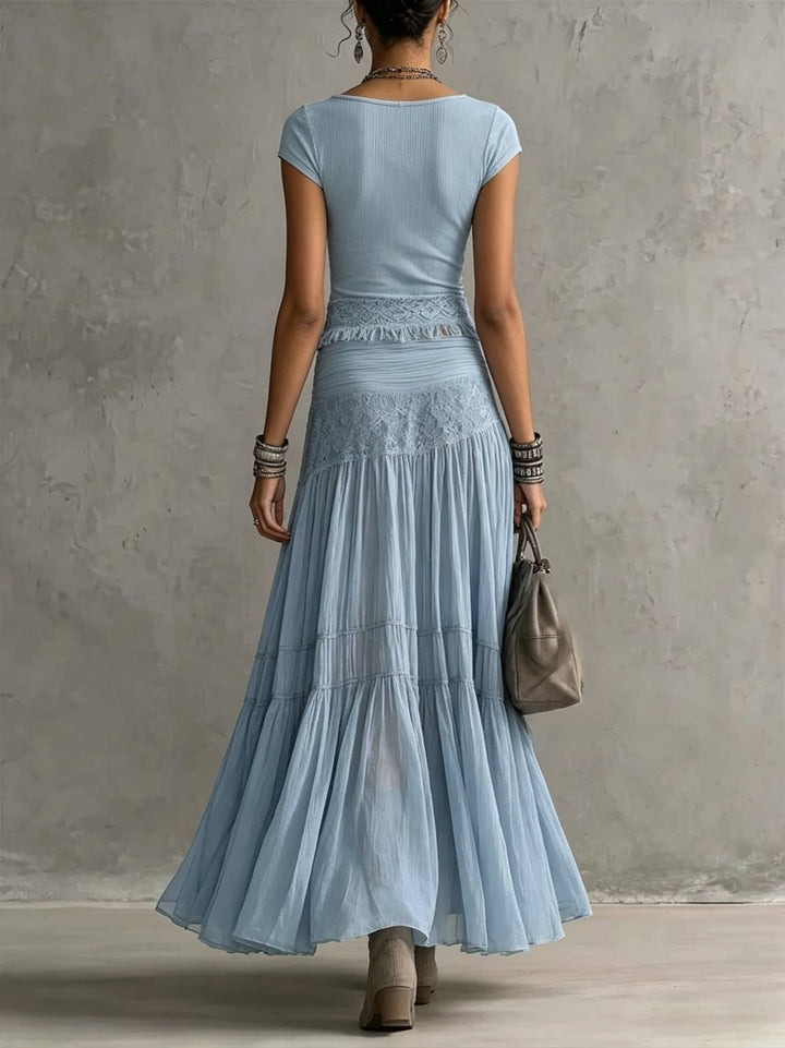 Two-piece set with a short-sleeved top and a bohemian skirt