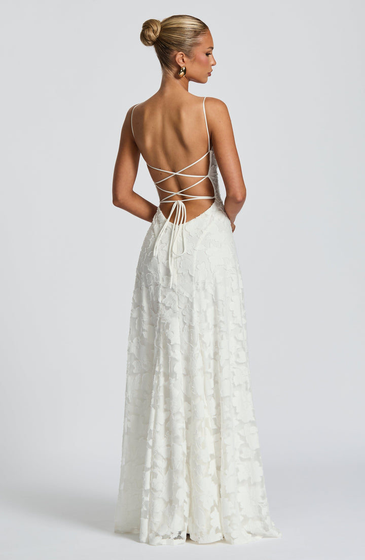 Clara Léon | Elegant Maxi Dress